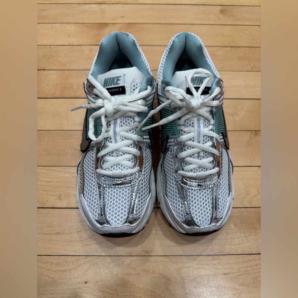 Nike Vomero 5 Size 6.5W